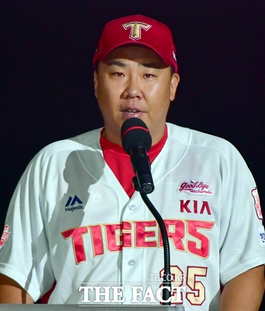 KIA 타이거즈, 이범호 감독과 3년 26억원 재계약 체결