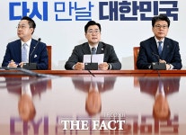 헌법재판관 지명 철회하고 석고대죄해야 [TF사진관] - 뽐뿌:정치/경제뉴스  박찬대 韓 대행...헌법재판관 지명 철회하고 석고대죄해야 [TF사진관]