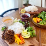 5분이면 하노이 맛집으로 소고기 쌀국수와 돼지 분짜 간편식