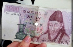천원 구권 색상 논란.jpg - 뽐뿌:자유게시판 천원 구권 색상 논란.jpg