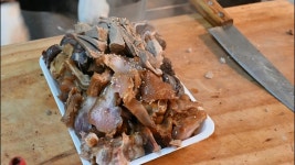 시장 인심에 진면모를 보여주는 원조찹쌀순대집 - 뽐뿌:유튜브/숏폼 족발주문시  순대가 꽁짜? 시장 인심에 진면모를 보여주는 원조찹쌀순대집