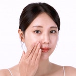 원료사가 직접 새 피부를 씌워드릴게요. 1g당 N억 원료 FGF7으로요.