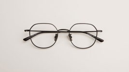 아트 컴퍼니, 수직과 수평선이 강조된 자크루이 다비드 티타늄안경