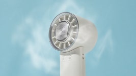 휴대용 선풍기에서 에어컨 바람이? 바람이 통하는 날개에 냉각 기능을!