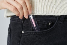 휴대가 간편한 위생적인 신개념 소시에떼 원데이 원터치 면봉형 립틴트