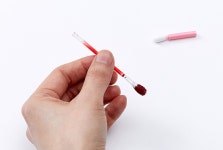 휴대가 간편한 위생적인 신개념 소시에떼 원데이 원터치 면봉형 립틴트