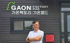 [와디즈 최초공개] 프리미엄 티크 원목 고속무선충전마우스패드(15W)