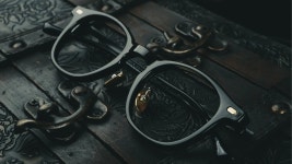 좋은 소재로 바르게 설계한 정직한 안경, 지아애체