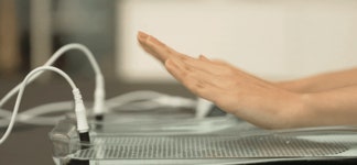 by 주식회사 트루석세스헬스앤메디컬 손,발, 겨드랑이 항상... 수술 없이 집에서 <다한증> 치료!  by 주식회사 트루석세스헬스앤메디컬