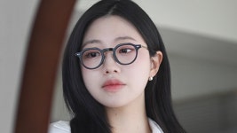 분위기 있는 사람이 되는 가장 쉬운 안경, 쓰기만해도 기분 좋아질걸요?