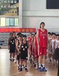 226cm 14세 농구소녀 장쯔위.JPG - 뽐뿌:자유게시판 226cm 14세 농구소녀 장쯔위.JPG