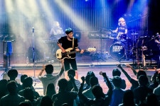 멜론매거진>멜론 힐링 밴드 브로콜리너마저의 여름 장기공연 이른 열대야