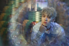 멜론매거진>멜론 솔로 아티스트로서의 완벽한 시작, ZELO(젤로) [DISTANCE]