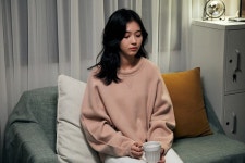 멜론매거진>멜론 짙어진 이별 감성, 노을 [늦은 밤 너의 집 앞 골목길에서]