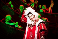 멜론매거진>멜론 부자들의 낙원은 가난한 이들의 지옥으로 세워진 것이다 – 웃는남자 관람 후기