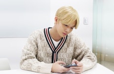 멜론매거진>멜론 날 파고드는 이끌림, CIX (씨아이엑스) [Hello, Strange Time]