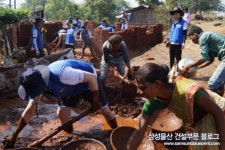 “새 집이 생겨요” 한국기업 이름 딴 인도 오지마을 | 위키트리 “새 집이 생겨요” 한국기업 이름 딴 인도 오지마을