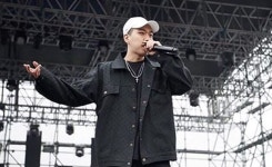 래퍼 비와이, 1인 활동 한다 | 위키트리 래퍼 비와이, 1인 활동 한다