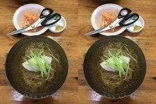 냉면에 가위질은 금물 속설, 사실일까? | 위키트리 냉면에 가위질은 금물 속설, 사실일까?