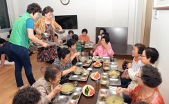 광주시 남구, 주월1동 어르신 전복죽 나눔 | 위키트리 광주시 남구, 주월1동 어르신 전복죽 나눔