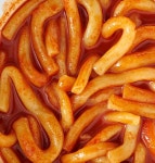 “국물 디테일...” 명품 옷으로 떡볶이 표현한 룩 선보인 송민호 | 위키트리 “국물 디테일...” 명품 옷으로 떡볶이 표현한 룩 선보인 송민호