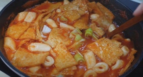 “이놈의 손맛” 특이한 걸 넣는 박막례 할머니의 레전드 국물 떡볶이 | 위키트리 “이놈의 손맛” 특이한 걸 넣는 박막례 할머니의 레전드 국물... 