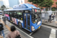 “어르신 운전면허 반납하면 10만 원 충전된 교통카드 지급한다” | 위키트리 “어르신 운전면허 반납하면 10만 원 충전된 교통카드 지급한다”
