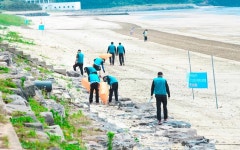 공군 제1전투비행단, 동호해수욕장 환경정화활동에 구슬땀 | 위키트리 공군 제1전투비행단, 동호해수욕장 환경정화활동에 구슬땀