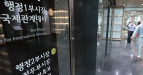  안희정·오거돈·박원순…권력형 성범죄 사각지대 놓인 비서직 | 위키트리  안희정·오거돈·박원순…권력형 성범죄 사각지대 놓인 비서직