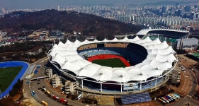 “코로나 때문에...” 인천 문학경기장에서 드라이브 스루 결혼식 열릴 듯 | 위키트리 “코로나 때문에...” 인천 문학경기장에서 드라이브 스루... 