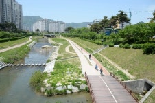 기장군, 코로나19로 진가 발휘하는 정관신도시 좌광천 자전거도로 | 위키트리 기장군, 코로나19로 진가 발휘하는 정관신도시 좌광천 자전거도로