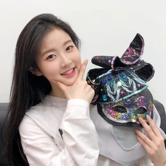 '복면가왕' 출연했던 유명 가수 딸, 걸그룹으로 데뷔한다 (노래+춤 영상) | 위키트리 '복면가왕' 출연했던 유명 가수 딸, 걸그룹으로 데뷔한다 (노래...