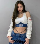 '간호사 의상 논란' 제니, 인스타그램에 뼈 있는 글 남겼다 | 위키트리 '간호사 의상 논란' 제니, 인스타그램에 뼈 있는 글 남겼다