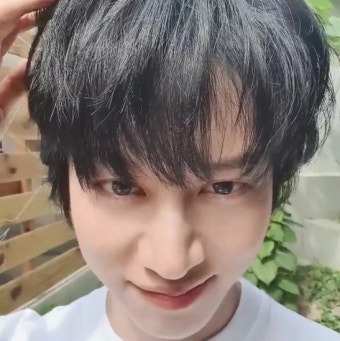“진짜 욕 나온다…” 김희철에게 '쌍욕'하면서 조롱한 악플러 수준 | 위키트리 “진짜 욕 나온다…” 김희철에게 '쌍욕'하면서 조롱한 악플러 수준