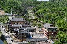 개신교도가 불지른 수진사, 주변에는 요양 시설과 아파트도 있었다 | 위키트리 개신교도가 불지른 수진사, 주변에는 요양 시설과 아파트도 있었다