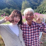 할아버지 몰카로 유명해진 손녀, 눈물 펑펑 쏟아질 영상 올렸다 | 위키트리 할아버지 몰카로 유명해진 손녀, 눈물 펑펑 쏟아질 영상 올렸다