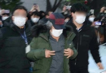 “조두순 손가락 제 눈에만 ‘브이’로 보이는 건가요?” (사진) | 위키트리 “조두순 손가락 제 눈에만 ‘브이’로 보이는 건가요?” (사진)