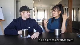 “우리 엔조이야?”라는 한국인 아내 질문에 해맑게 “엔조이야”라고 답한 올리버쌤 | 위키트리 “우리 엔조이야?”라는 한국인 아내 질문에... 