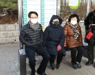 최종환 파주시장 회전교차로, 발열의자 설치 현장 점검 | 위키트리 최종환 파주시장 회전교차로, 발열의자 설치 현장 점검