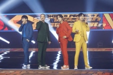 콘서트서 손가락으로 7 표시한 이창섭·프니엘, 비난 쏟아졌다 (+사진) | 위키트리 콘서트서 손가락으로 7 표시한 이창섭·프니엘, 비난... 