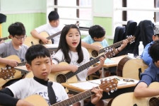 광주시 동구 ‘통기타가 있는 행복교실’ 운영 | 위키트리 광주시 동구  ‘통기타가 있는 행복교실’ 운영 
