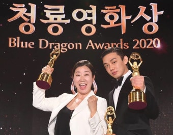 청룡이 인정한 유아인·라미란의 연기, '한 영화'에서 볼 수 있게 됐다 | 위키트리 청룡이 인정한 유아인·라미란의 연기,  '한 영화'에서 볼 수 있게...