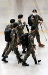 비수도권 장병들, 휴가 복귀 시 자비로 코로나 검사받고 있다 | 위키트리 비수도권 장병들, 휴가 복귀 시 자비로 코로나 검사받고 있다   