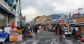 [포토]포항 죽도시장에 인파 북적 | 위키트리 [포토]포항 죽도시장에 인파 북적