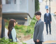 많은 사람들이 기다리던 넷플릭스 드라마, '시즌2' 사진 공개됐다 (7장) | 위키트리 많은 사람들이 기다리던 넷플릭스 드라마, '시즌2' 사진... 