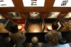 “합석 싫으면 나가라” 손님 내쫓은 음식점… 법적으로 문제 있는지 알아보다 놀랐습니다 | 위키트리 “합석 싫으면 나가라” 손님 내쫓은... 