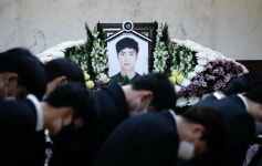 “엄마는 걱정 마. 아빠 믿지....” 한강 실종 사망 대학생 손정민 씨 발인, 눈물로 가득 찼다 | 위키트리 “엄마는 걱정 마. 아빠 믿지....” 한강... 