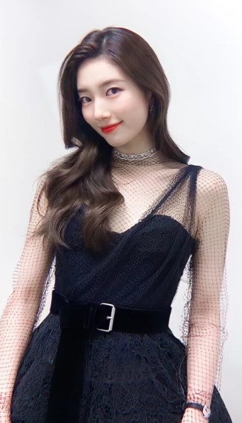 “실수…??” 어제(13일) 백상 무대서 꼿꼿이 대본 읽던 수지 (+영상) | 위키트리 “실수…??” 어제(13일) 백상 무대서 꼿꼿이 대본 읽던 수지...