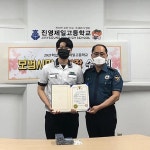 “느낌이 쎄한데...” 놀라운 직감으로 극단적 선택 두 번이나 막은 고3 | 위키트리 “느낌이 쎄한데...” 놀라운 직감으로 극단적 선택 두 번이나... 