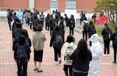 “어리다고 아랫 사람 아니다. 학생에게 존칭 쓰자” 한창 진행중 | 위키트리 “어리다고 아랫 사람 아니다. 학생에게 존칭 쓰자” 한창 진행중